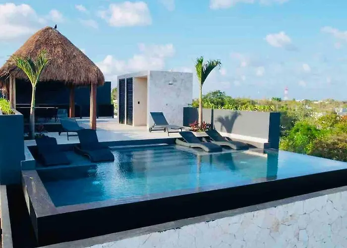 W/plunge Pool & Kitchen