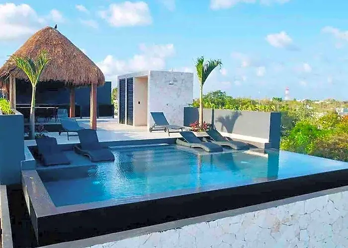 W/plunge Pool & Kitchen *